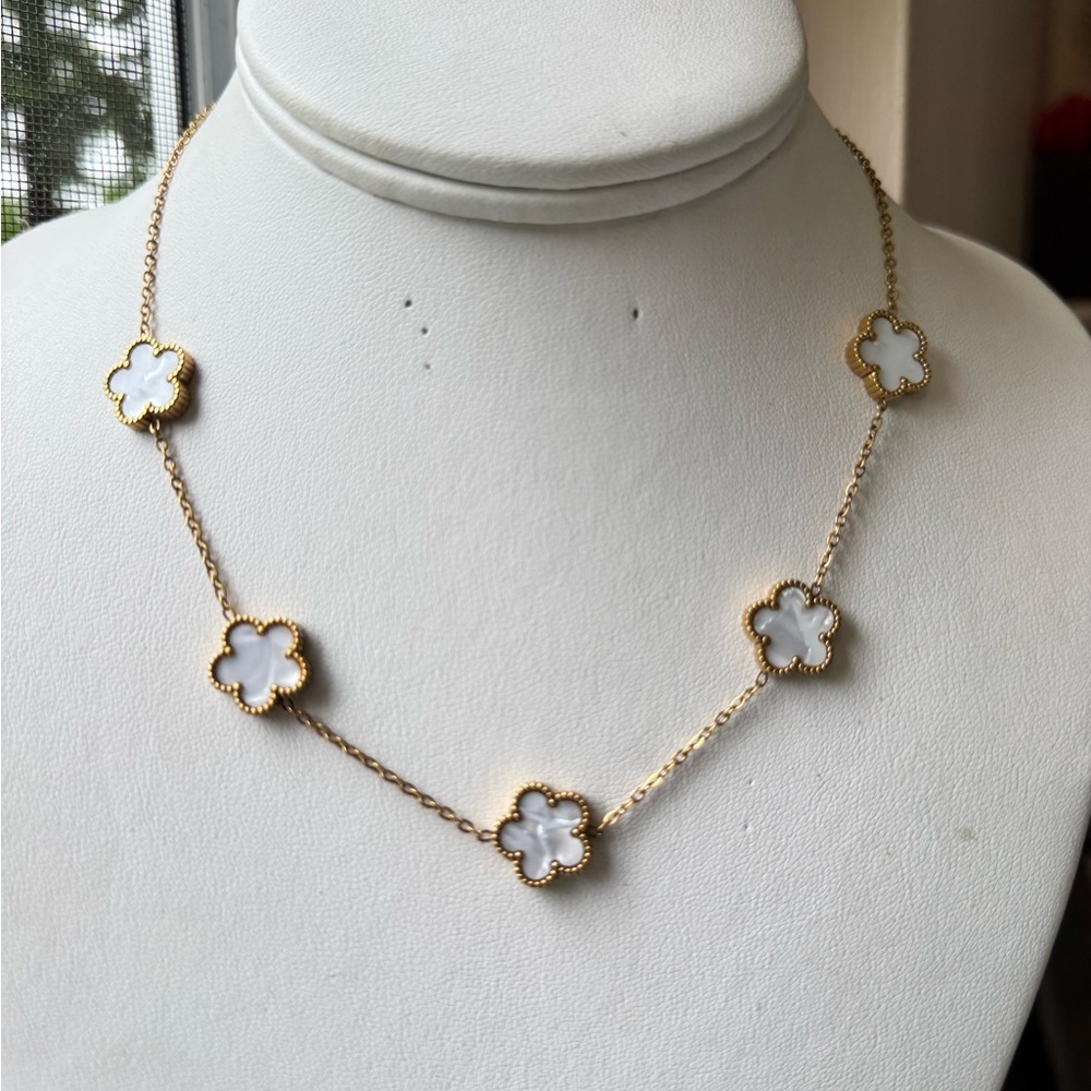 MONTY STATEMENT NECKLACE - Picture 5 of 16